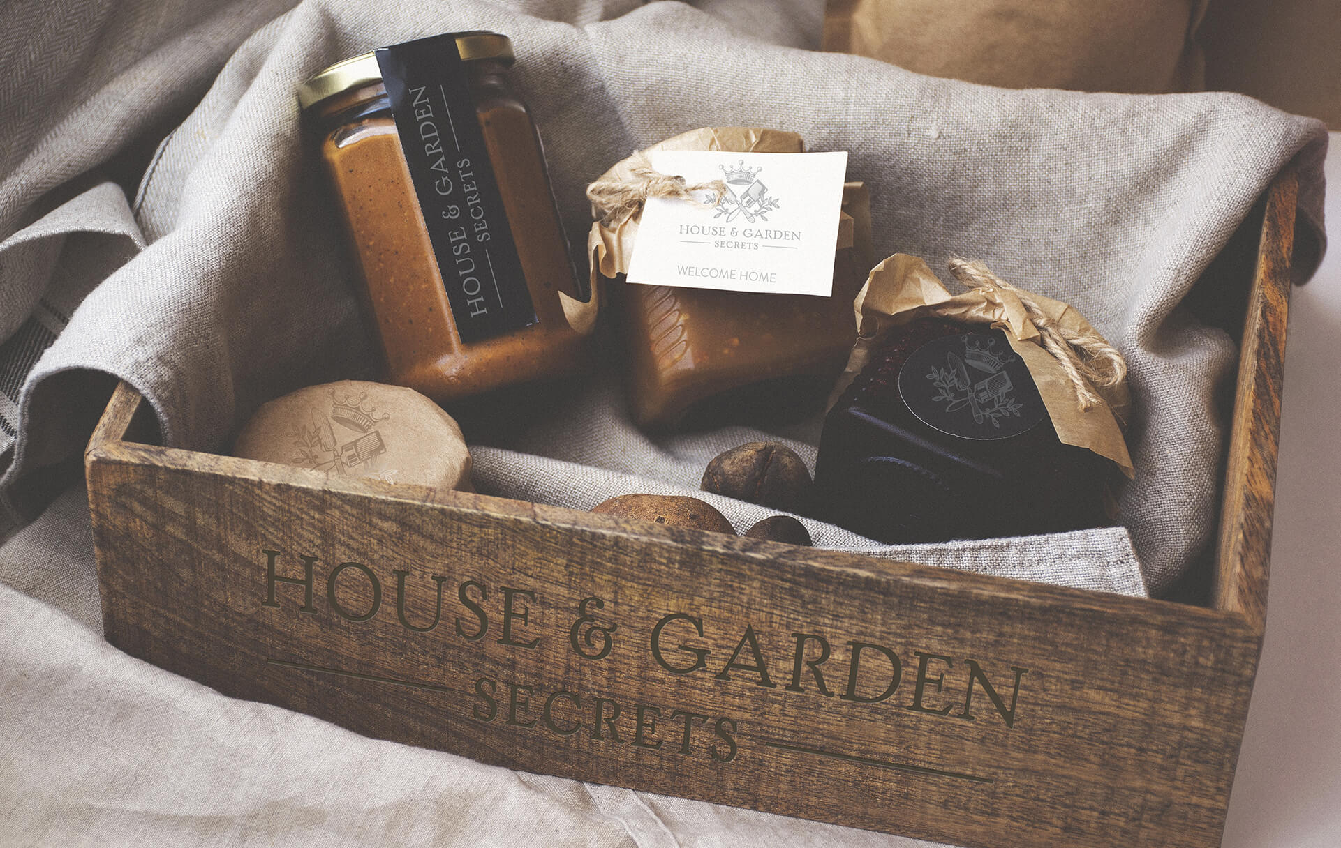 Housewarming box branding