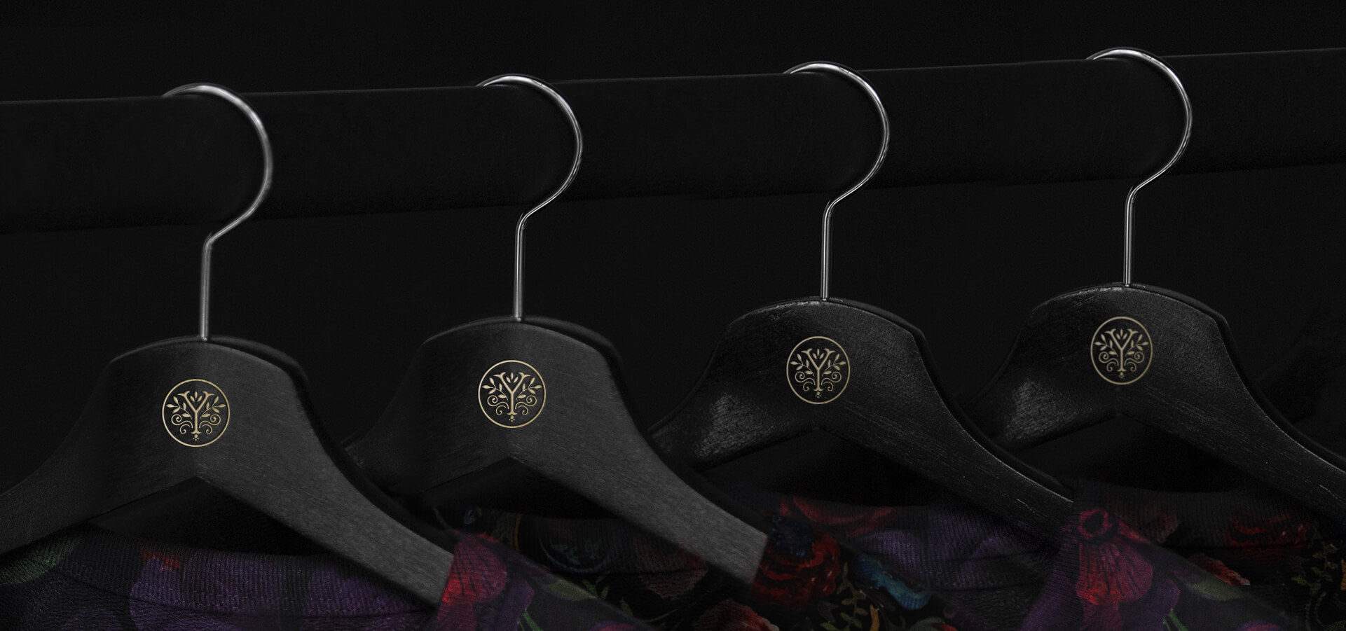 Fashion hangers with branded logo
